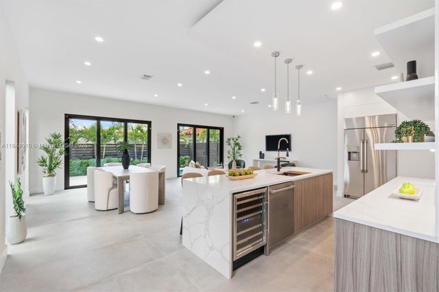 5 of 24 - 1814 Middle River Dr, Fort Lauderdale, FL