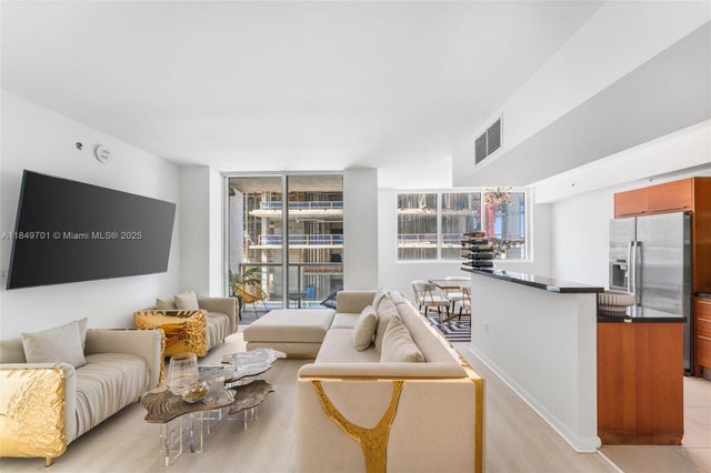 3 of 18 - 244 Biscayne Blvd 1808, Miami, FL