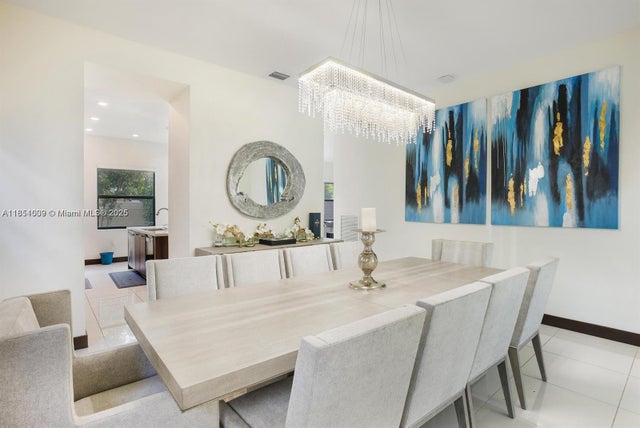 8814 Nw 154th Ter, Miami Lakes