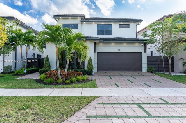 2 of 37 - 8814 Nw 154th Ter, Miami Lakes, FL