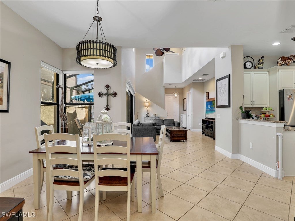 1242 Kendari Ter, Naples