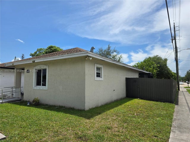 4 of 28 - 6040 Nw 30th Ave, Miami, FL