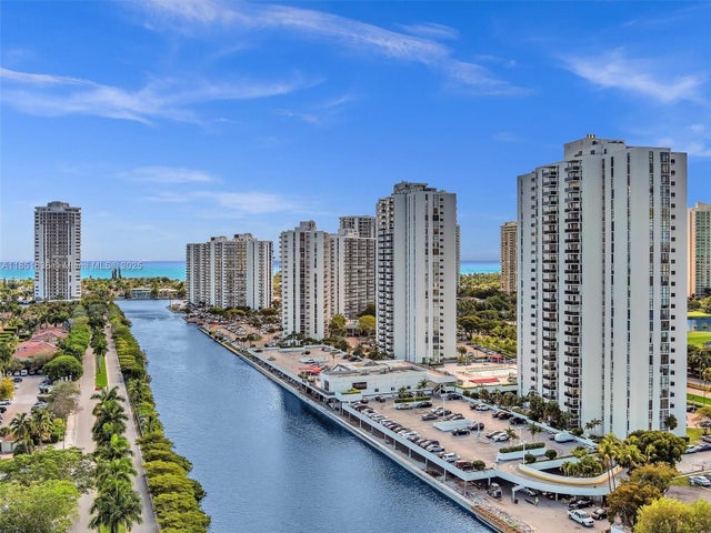 4 of 27 - 3675 N Country Club Dr 707, Aventura, FL