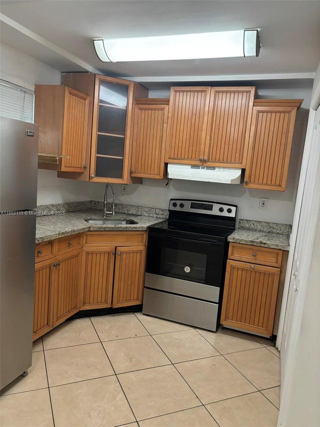 1 of 9 - 2415 Lincoln St 106, Hollywood, FL