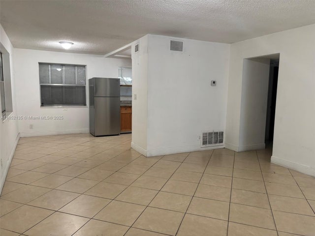 3 of 9 - 2415 Lincoln St 106, Hollywood, FL