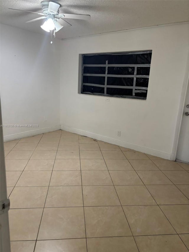 5 of 9 - 2415 Lincoln St 106, Hollywood, FL