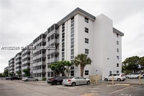 1 of 8 - 16950 W Dixie Hwy A230 Hwy 230, North Miami Beach, FL