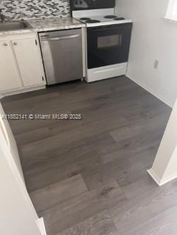 3 of 8 - 16950 W Dixie Hwy A230 Hwy 230, North Miami Beach, FL