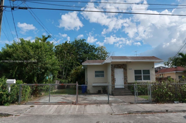 1 of 30 - 1940 Nw 27th St, Miami, FL