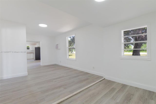 3 of 24 - 1021 W 33rd St, Riviera Beach, FL