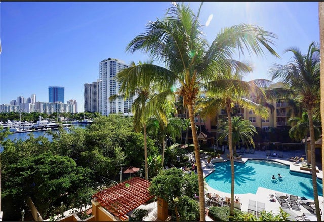 4 of 54 - 19877 E Country Club Dr 3407, Aventura, FL