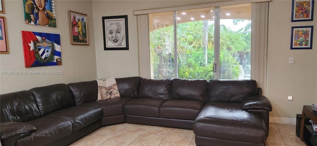 5 of 11 - 21401 Sw 187th Ave, Miami, FL