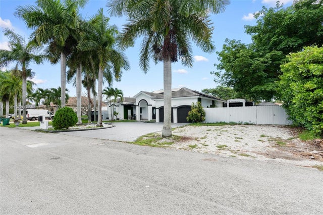 3 of 57 - 20701 Sw 132nd Ct, Miami, FL