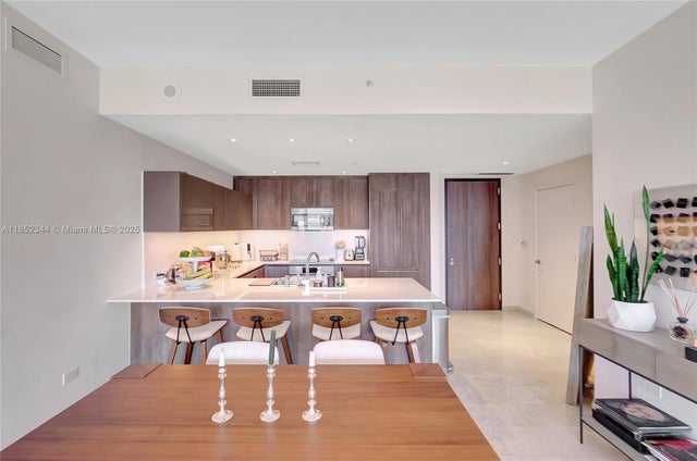 4 of 43 - 88 Sw 7th St 3003, Miami, FL