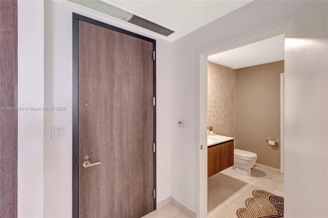 5 of 43 - 88 Sw 7th St 3003, Miami, FL