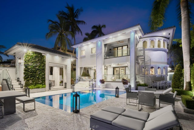 2 of 72 - 176 S Hibiscus Dr, Miami Beach, FL