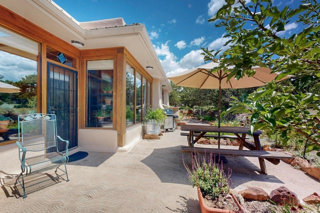 76 Moya Rd, Santa Fe