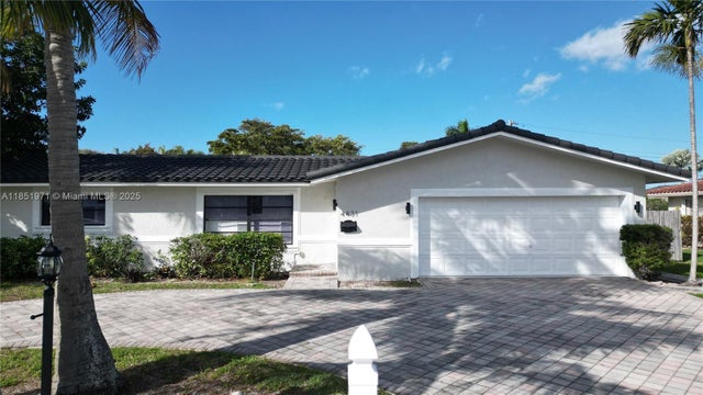2 of 24 - 4431 Ne 28th Ave, Lighthouse Point, FL