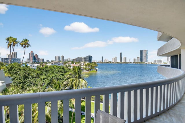 1 of 76 - 3000 Island Blvd 505, Aventura, FL