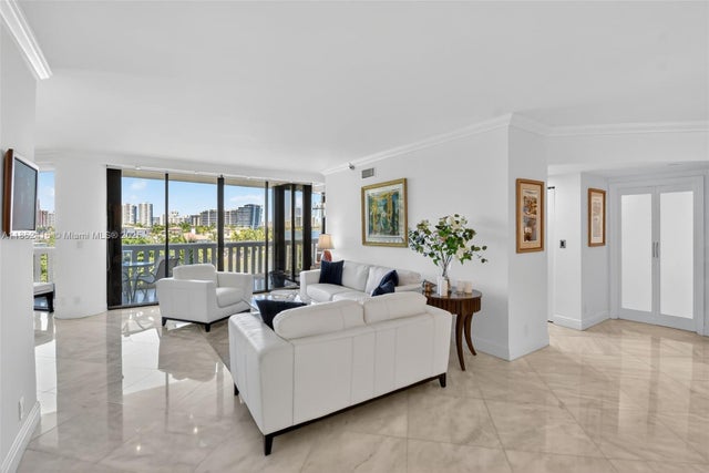 5 of 76 - 3000 Island Blvd 505, Aventura, FL