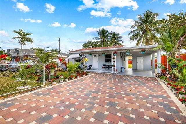 1 of 18 - 2210 Roosevelt St, Hollywood, FL
