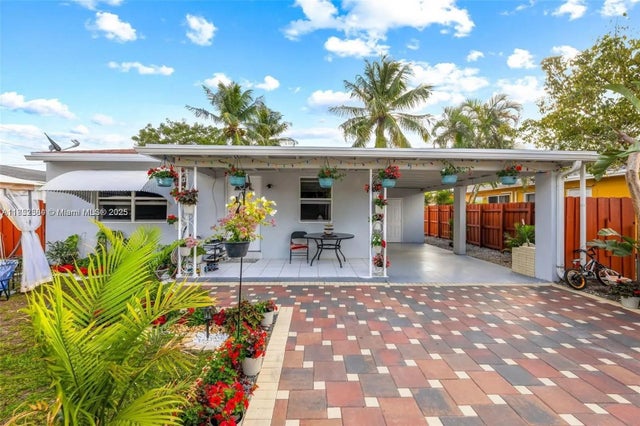 2 of 18 - 2210 Roosevelt St, Hollywood, FL