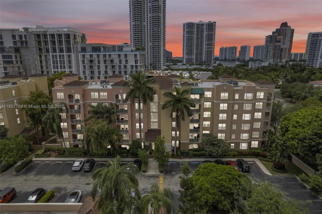 2 of 48 - 19501 E Country Club Dr 9407, Aventura, FL
