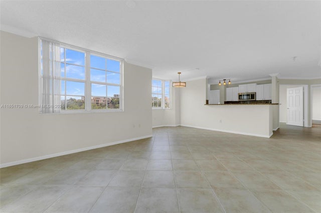 3 of 48 - 19501 E Country Club Dr 9407, Aventura, FL