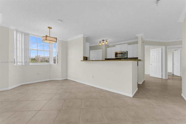 5 of 48 - 19501 E Country Club Dr 9407, Aventura, FL