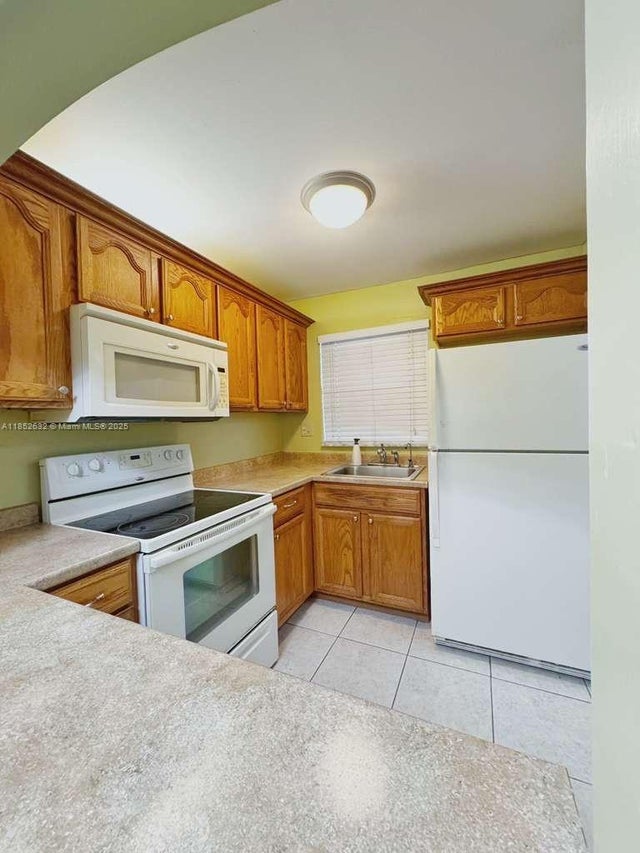 1 of 14 - 8325 Sunrise Lakes Blvd 205, Sunrise, FL