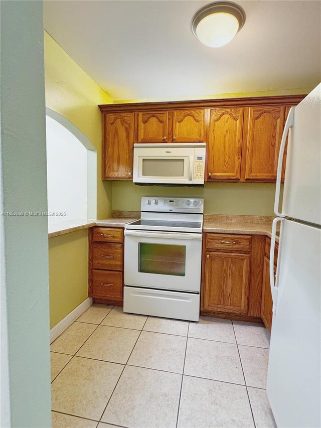 3 of 14 - 8325 Sunrise Lakes Blvd 205, Sunrise, FL