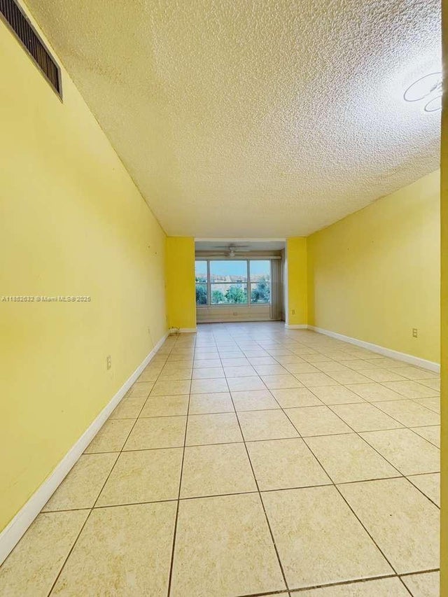 5 of 14 - 8325 Sunrise Lakes Blvd 205, Sunrise, FL
