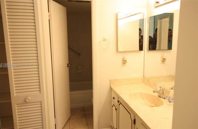 5 of 12 - 6361 N Falls Cir Dr 109, Lauderhill, FL
