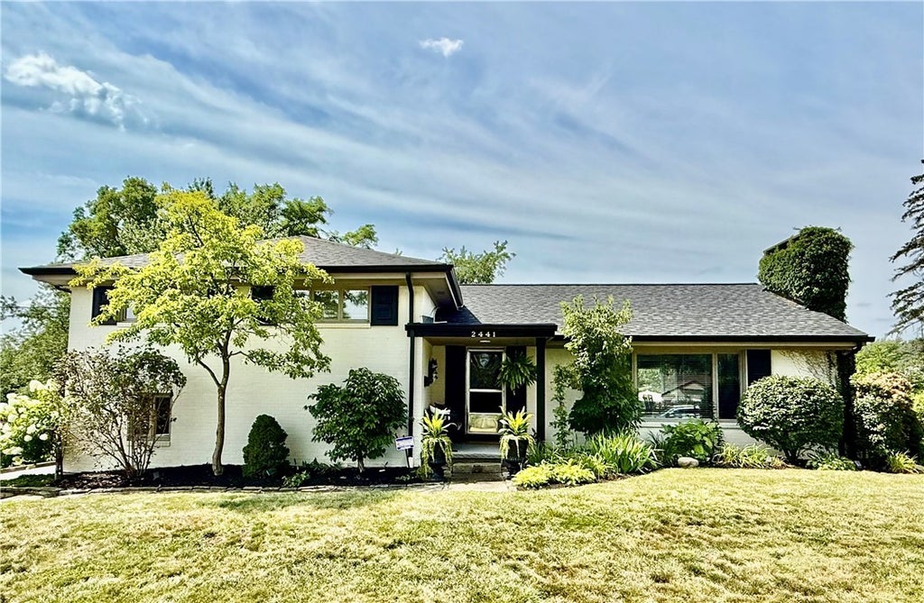 2441 Broadlawn Drive, St Clair