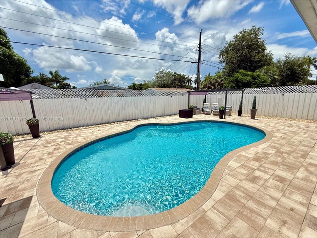 2 of 82 - 1620 N 68th Ter, Hollywood, FL
