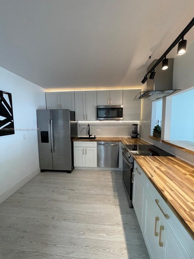 4 of 10 - 2801 Ne 183rd Street 1611w, Aventura, FL