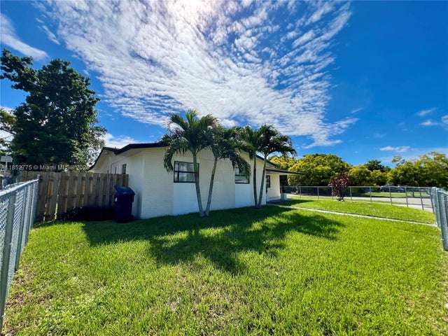 3 of 52 - 11950 Sw 199th St, Miami, FL