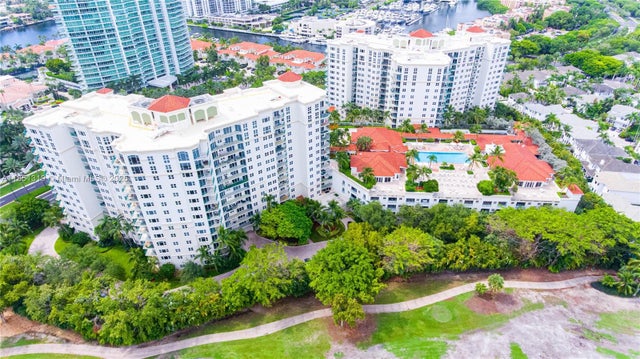 2 of 30 - 20000 E Country Club Dr 1114, Aventura, FL