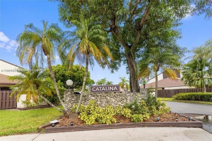 267 Ne 201st Ter, Miami