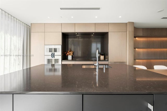 5 of 39 - 300 Biscayne Boulevard Way 3807w, Miami, FL