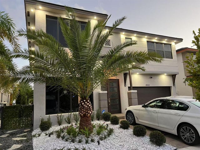 2 of 31 - 8910 Nw 160th Ter, Miami Lakes, FL