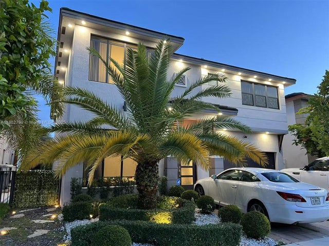 3 of 31 - 8910 Nw 160th Ter, Miami Lakes, FL