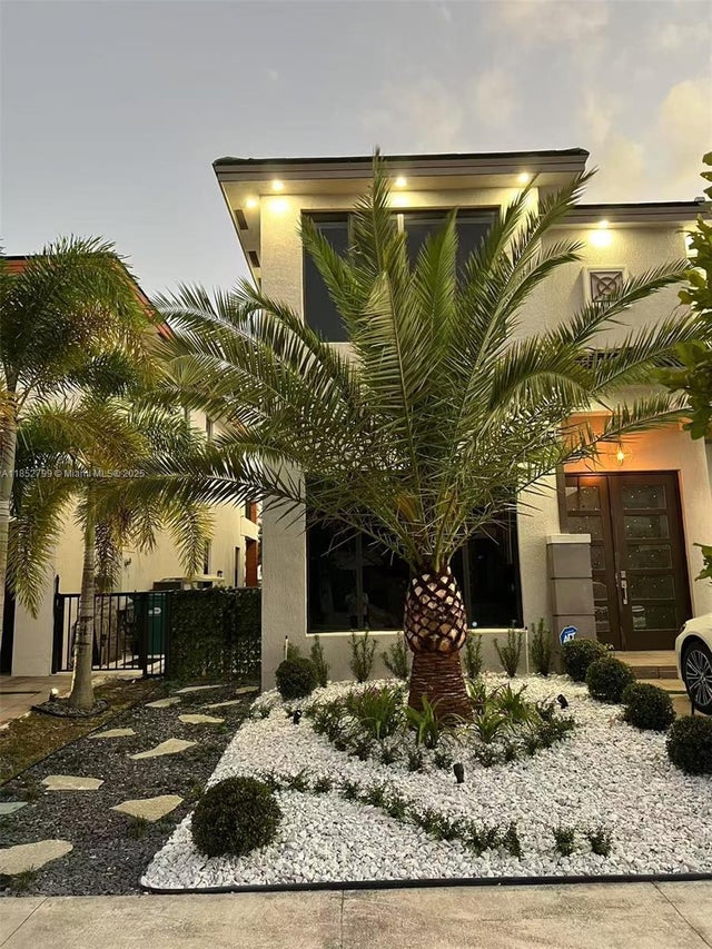 4 of 31 - 8910 Nw 160th Ter, Miami Lakes, FL