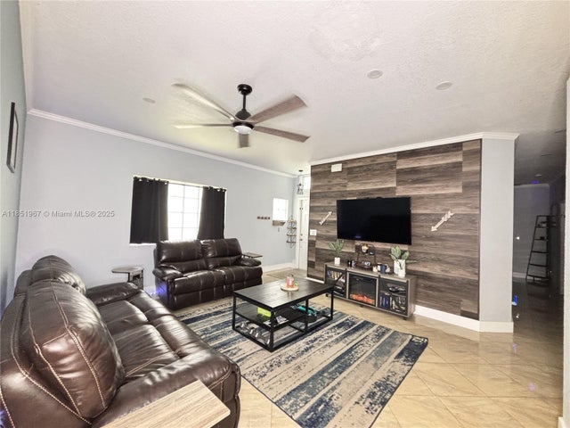 3 of 29 - 4926 Pelican St, Coconut Creek, FL