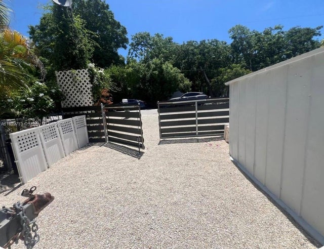 2 of 13 - 8 Grassy Rd, Key Largo, FL