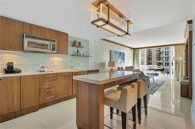 3 of 16 - 6801 Collins Ave 806, Miami Beach, FL