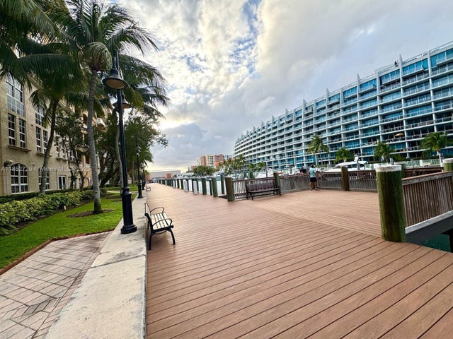 4 of 43 - 3001 Ne 185th St 225, Aventura, FL