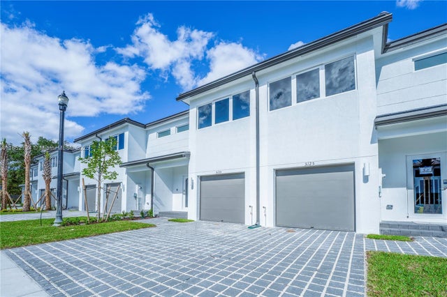 4 of 28 - 5125 Sw 37th St, Pembroke Park, FL