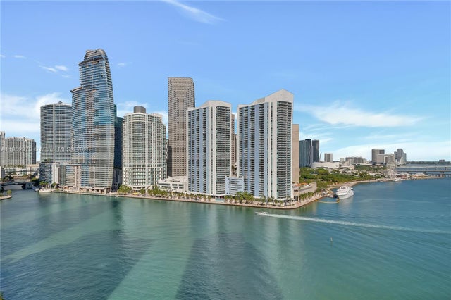 1 of 15 - 848 Brickell Key Dr 1906, Miami, FL