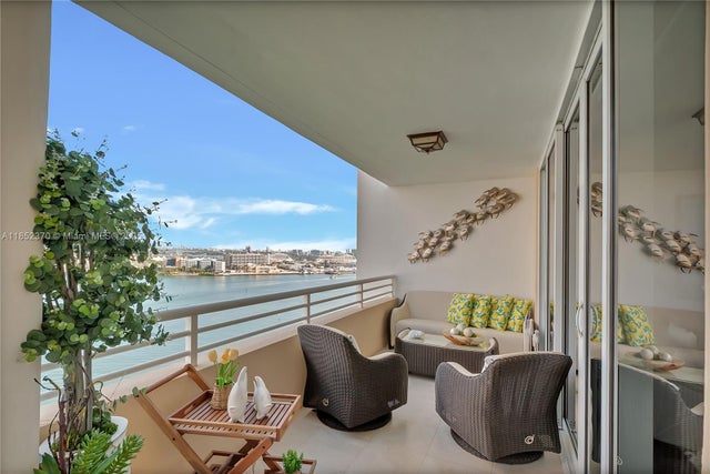 2 of 15 - 848 Brickell Key Dr 1906, Miami, FL